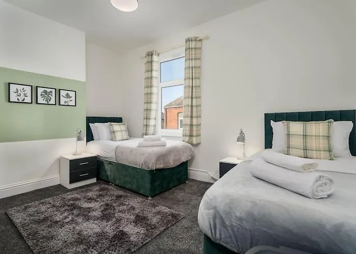 Stylish Home, Sleeps 6, Free Parking, Smart Tv, Free Wi-Fi, Perfect For Groups