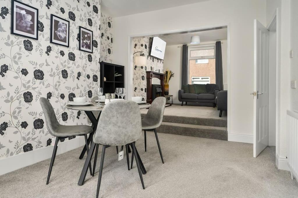 Stylish Home, Sleeps 6, Free Parking, Smart Tv, Free Wi-fi, Perfect For Groups * Redcar