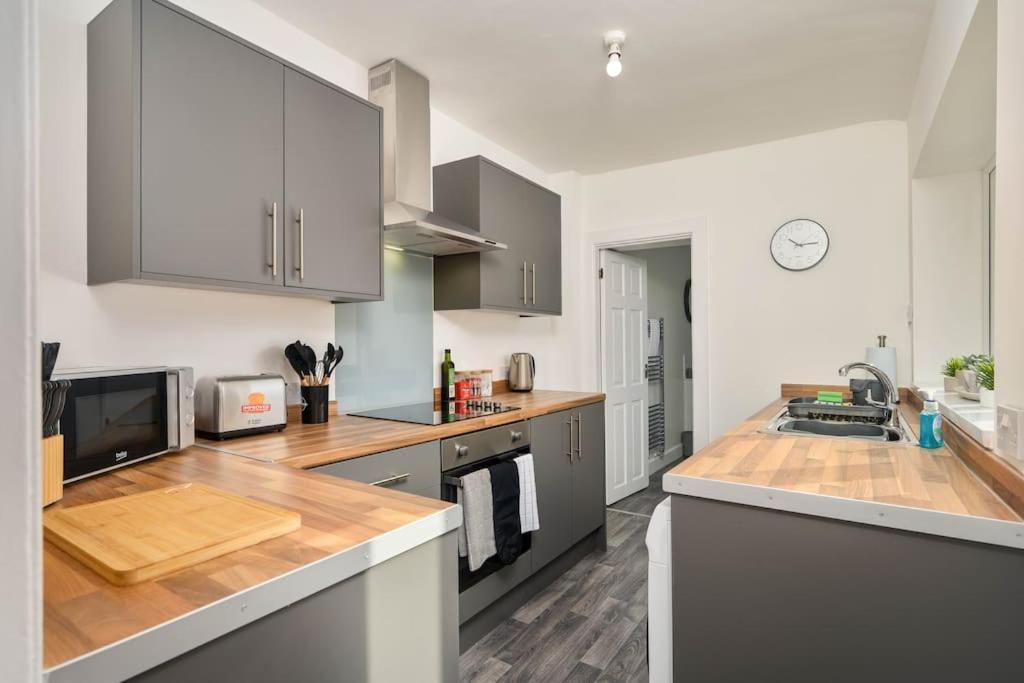 Stylish Home, Sleeps 6, Free Parking, Smart Tv, Free Wi-fi, Perfect For Groups * Redcar